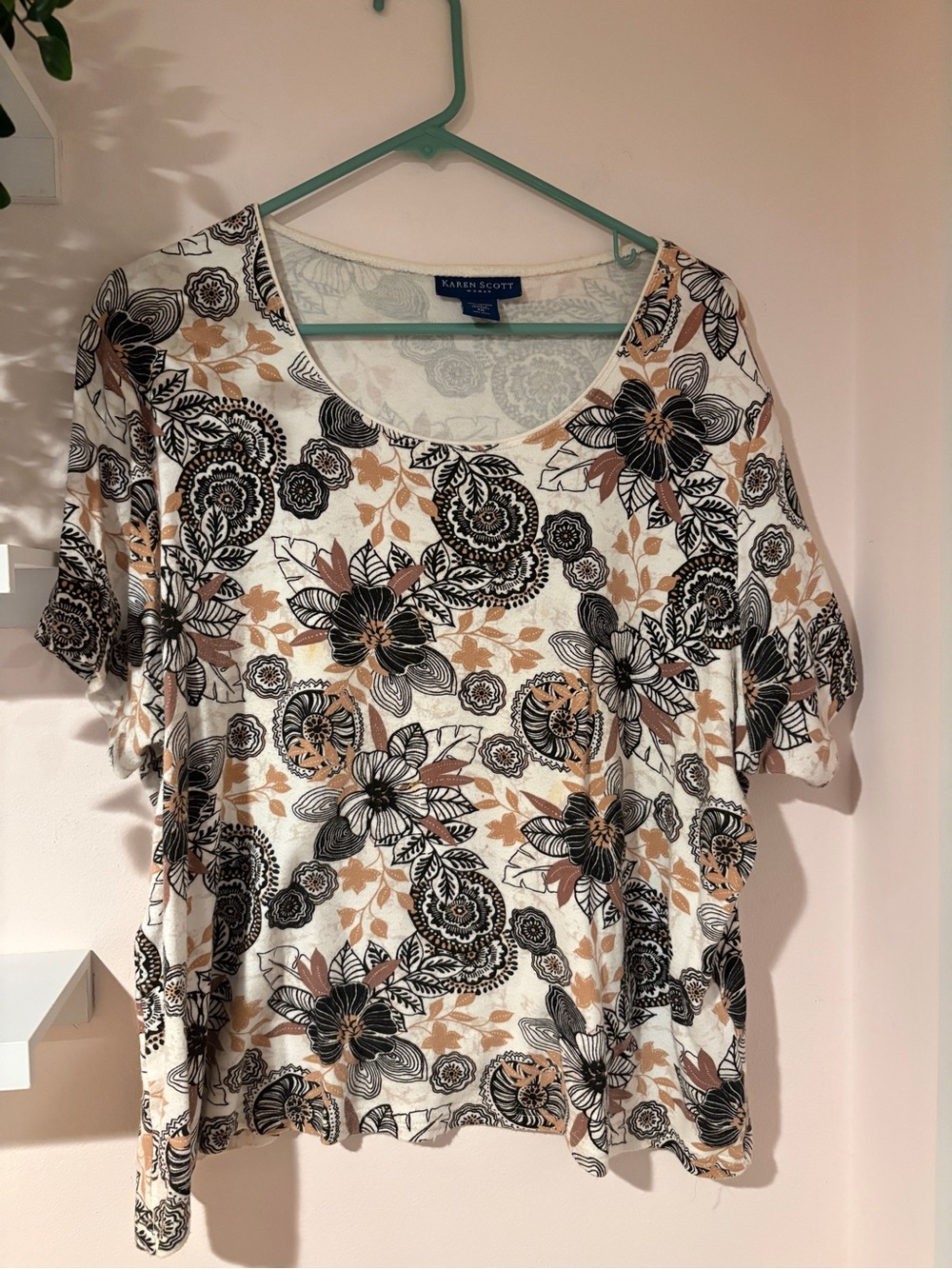 Women’s Karen Scott Floral Scoop Neck Top in Cream and Black